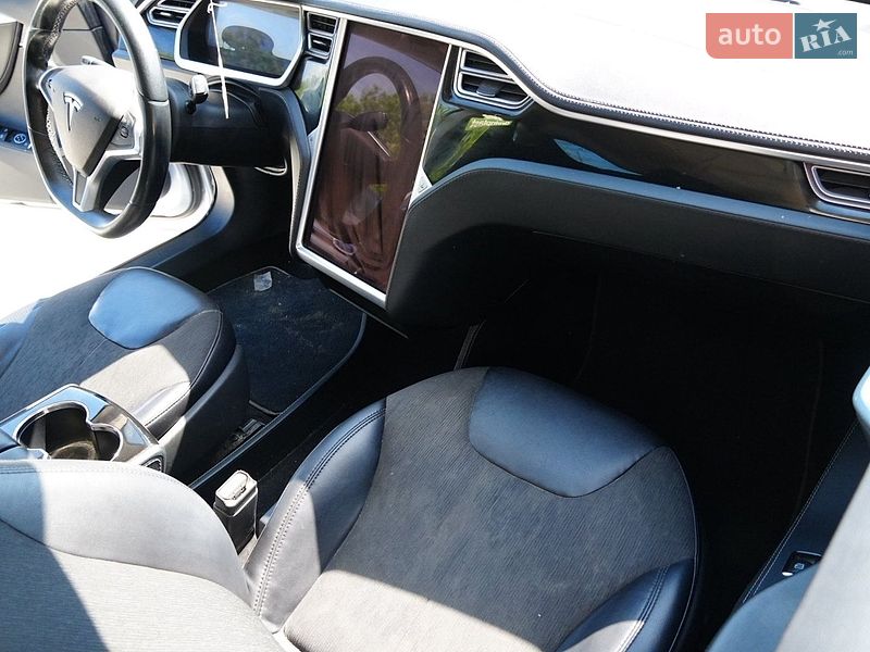 Лифтбек Tesla Model S 2014 в Дрогобыче
