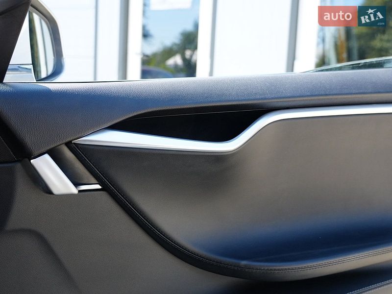 Лифтбек Tesla Model S 2014 в Дрогобыче