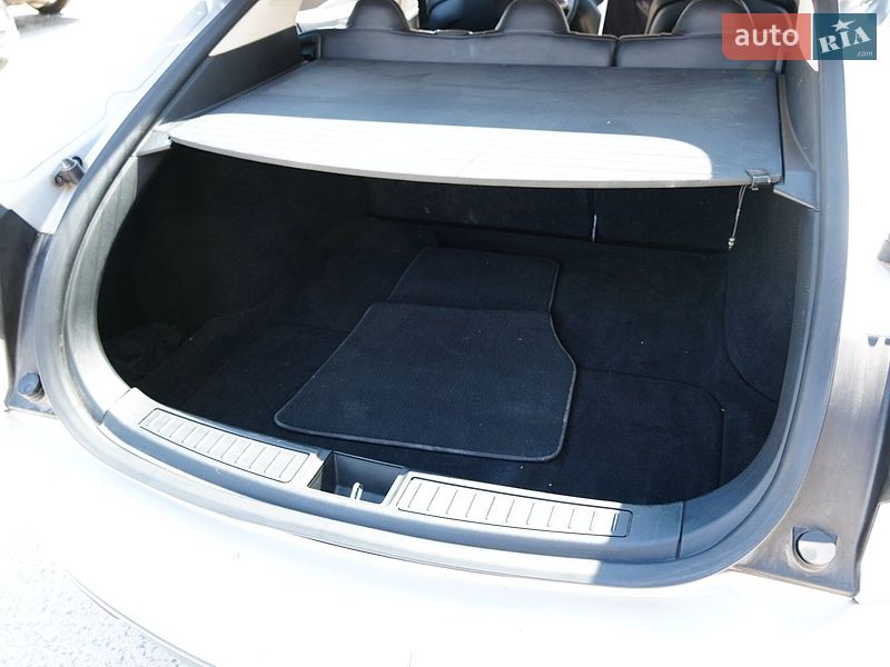 Лифтбек Tesla Model S 2014 в Дрогобыче