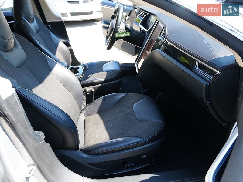 Лифтбек Tesla Model S 2014 в Дрогобыче