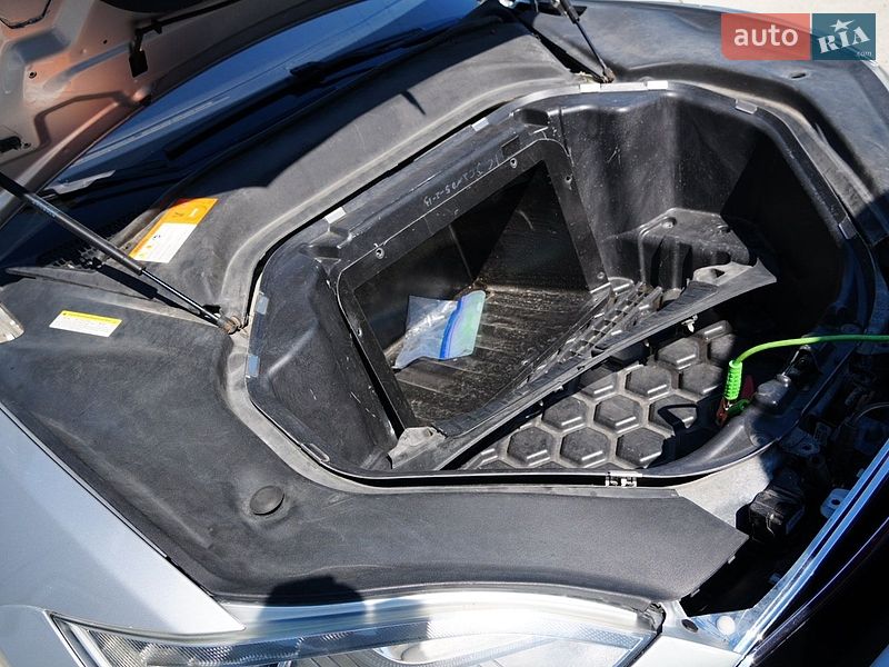Лифтбек Tesla Model S 2014 в Дрогобыче