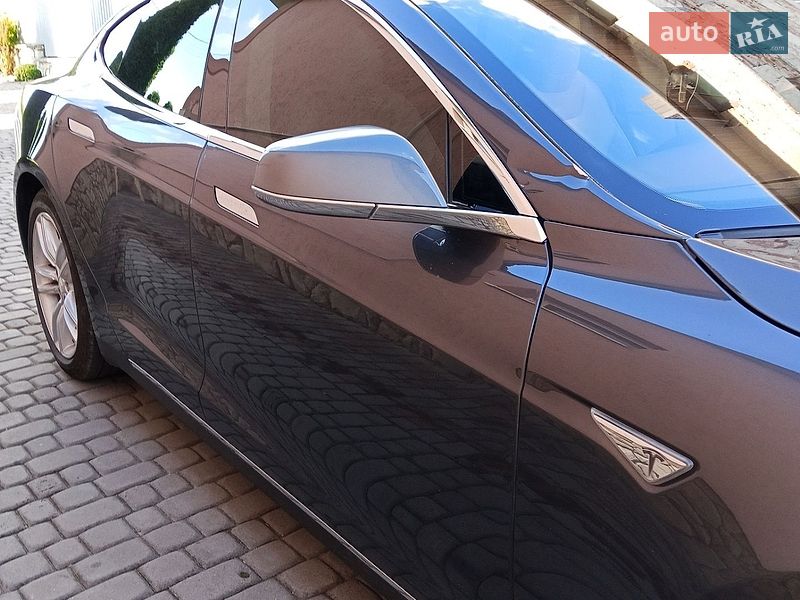 Лифтбек Tesla Model S 2016 в Тернополе