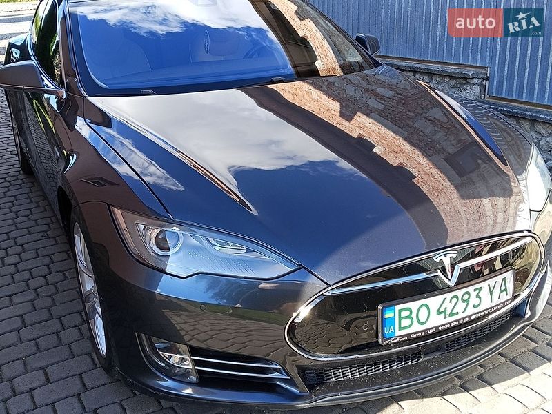 Tesla Model S 2016