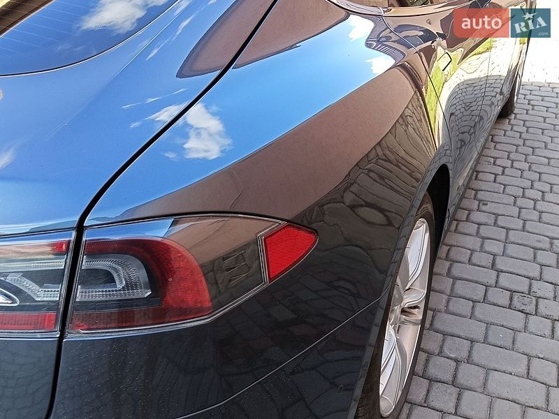 Лифтбек Tesla Model S 2016 в Тернополе