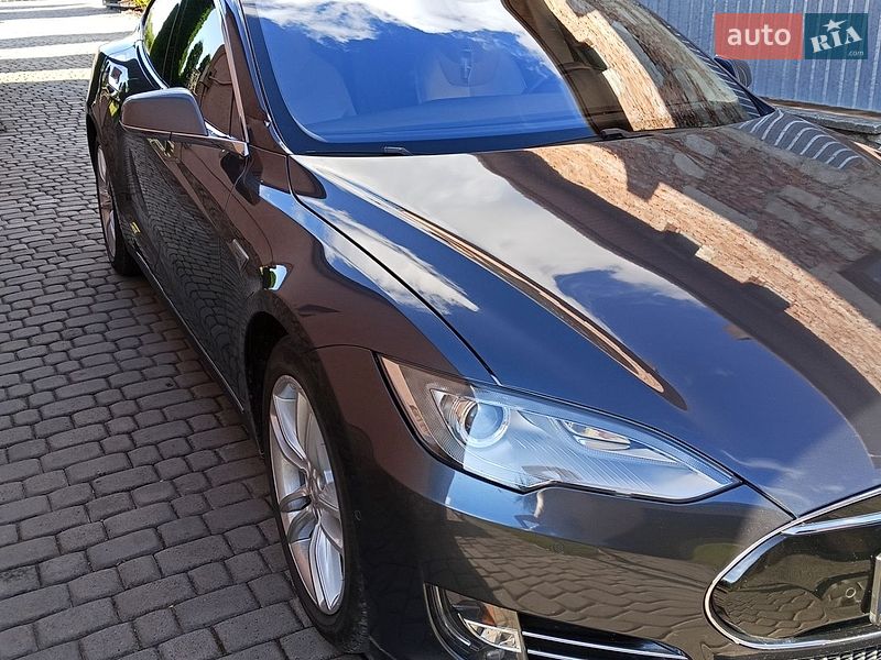 Лифтбек Tesla Model S 2016 в Тернополе