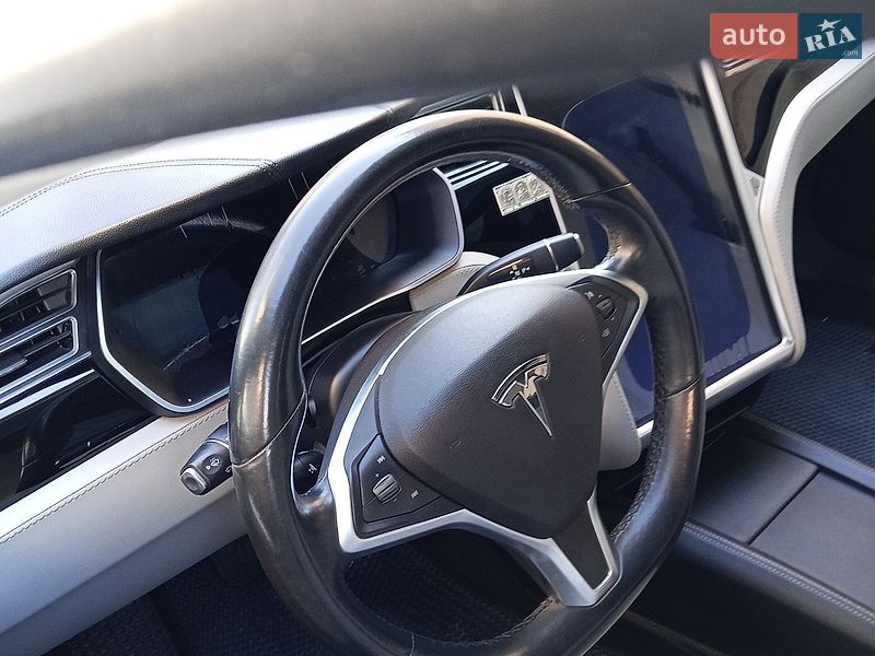 Лифтбек Tesla Model S 2016 в Тернополе