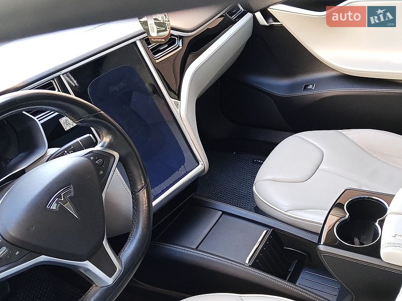 Лифтбек Tesla Model S 2016 в Тернополе