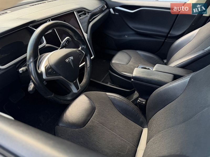 Лифтбек Tesla Model S 2014 в Дрогобыче