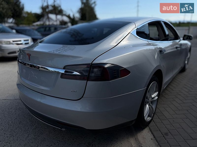 Лифтбек Tesla Model S 2014 в Дрогобыче