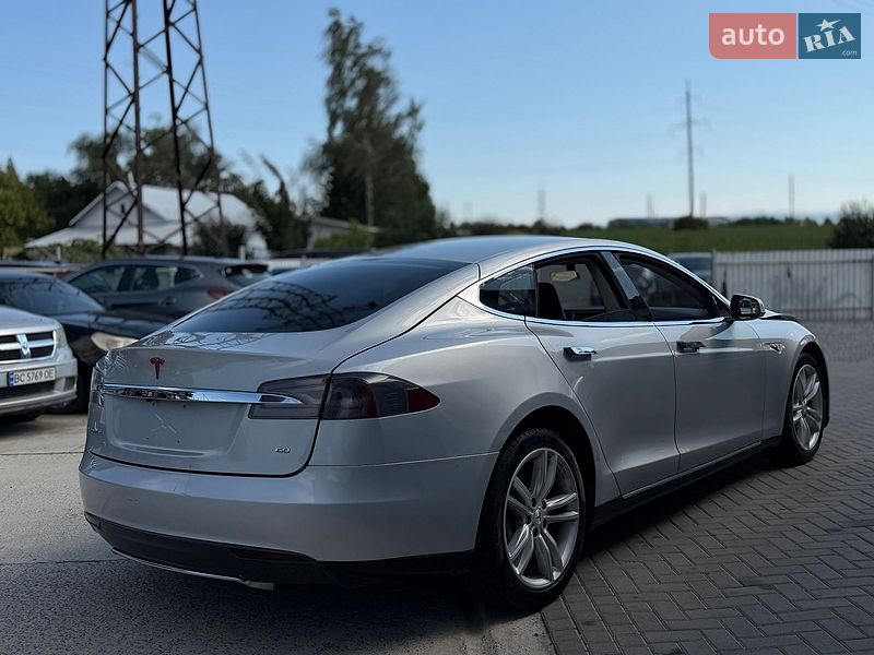 Лифтбек Tesla Model S 2014 в Дрогобыче