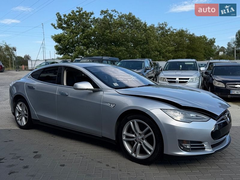 Лифтбек Tesla Model S 2014 в Дрогобыче фото 15 Лифтбек Tesla Model S 2014 в Дрогобыче