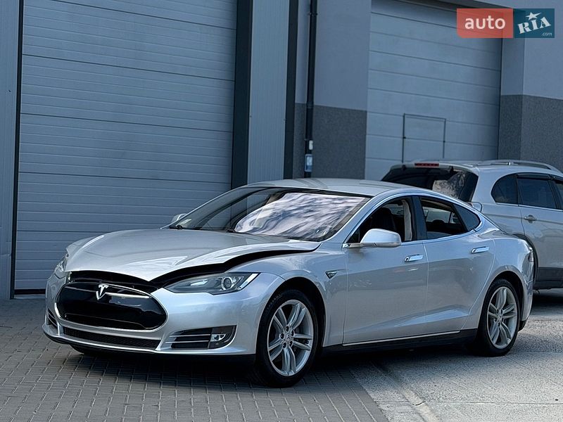 Лифтбек Tesla Model S 2014 в Дрогобыче