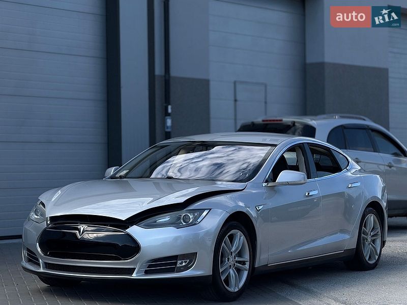Лифтбек Tesla Model S 2014 в Дрогобыче