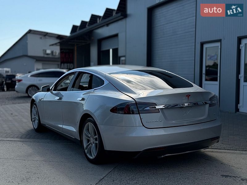 Лифтбек Tesla Model S 2014 в Дрогобыче фото 19 Лифтбек Tesla Model S 2014 в Дрогобыче