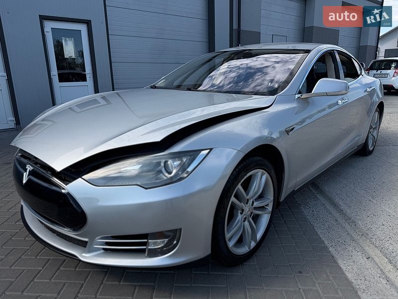 Лифтбек Tesla Model S 2014 в Дрогобыче фото 21 Лифтбек Tesla Model S 2014 в Дрогобыче