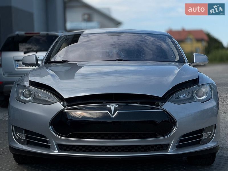 Лифтбек Tesla Model S 2014 в Дрогобыче
