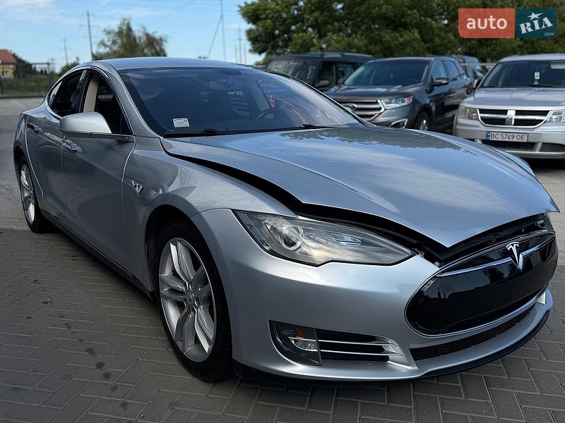 Лифтбек Tesla Model S 2014 в Дрогобыче