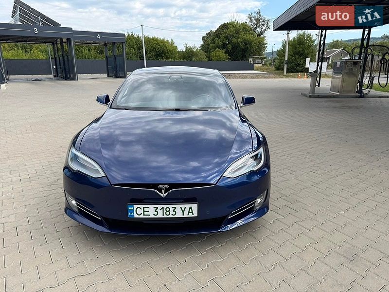 Лифтбек Tesla Model S 2017 в Черновцах