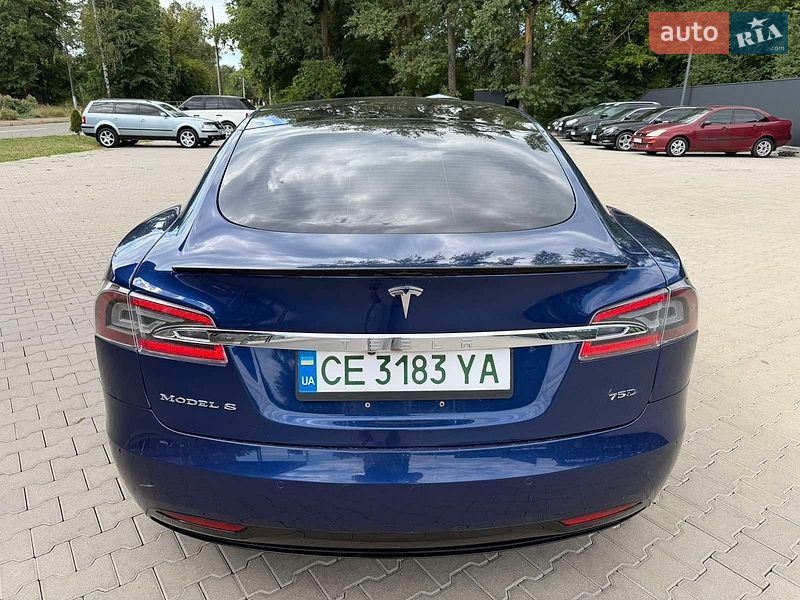 Лифтбек Tesla Model S 2017 в Черновцах