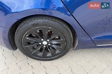 Лифтбек Tesla Model S 2017 в Черновцах