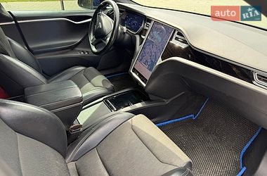 Лифтбек Tesla Model S 2017 в Черновцах