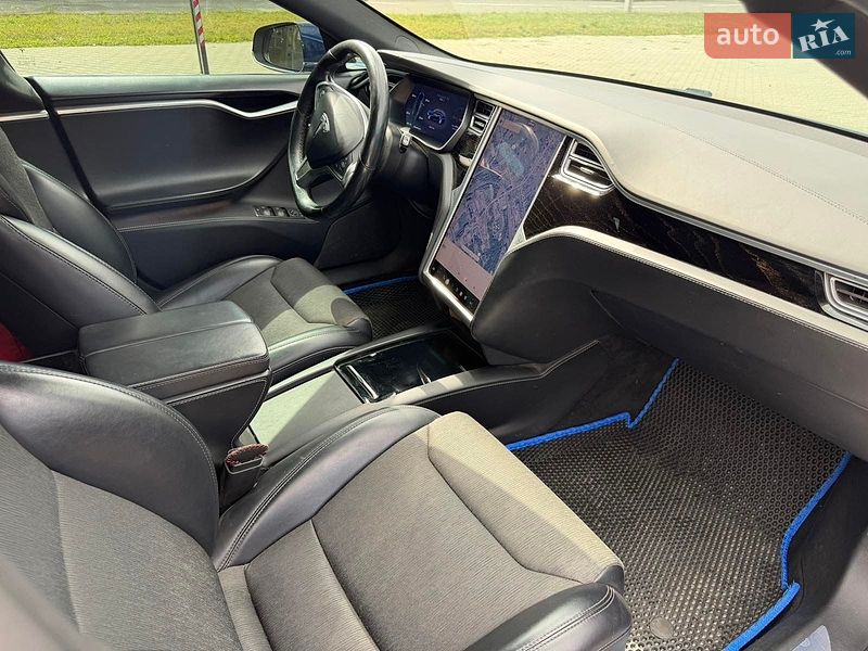 Лифтбек Tesla Model S 2017 в Черновцах