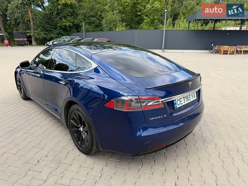 Лифтбек Tesla Model S 2017 в Черновцах
