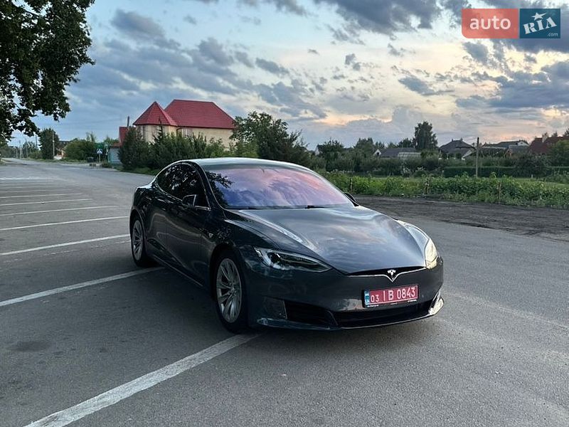 Ліфтбек Tesla Model S 2017 в Луцьку
