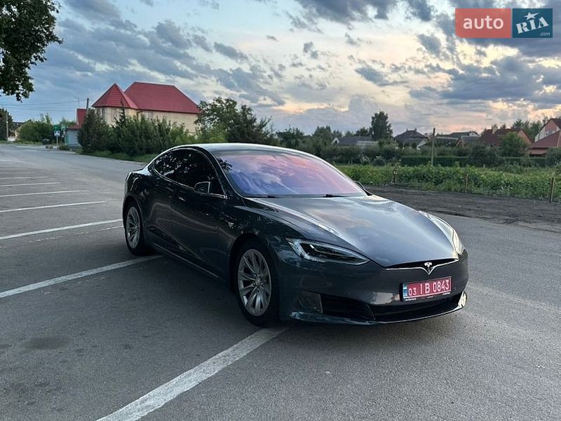 Ліфтбек Tesla Model S 2017 в Луцьку