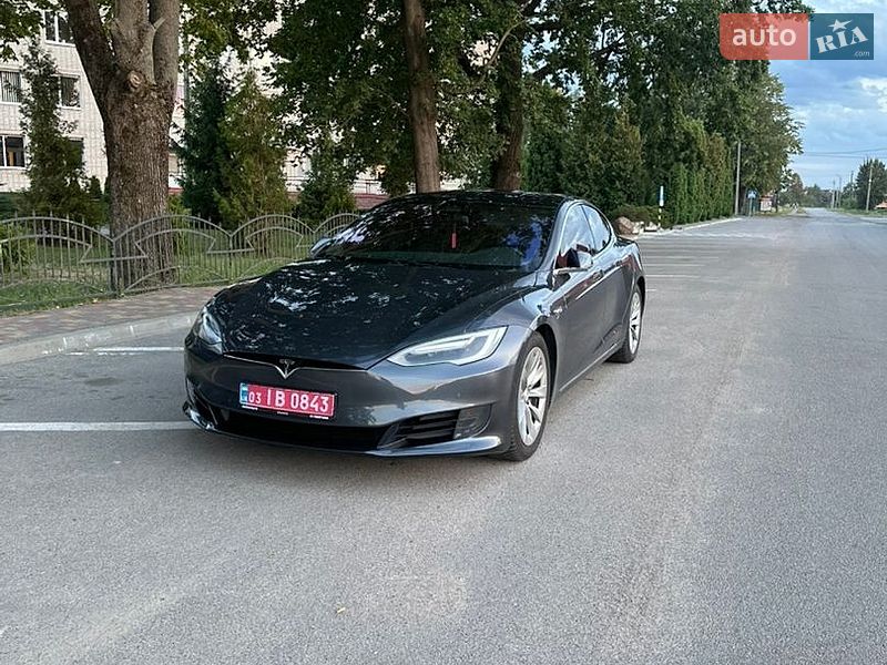 Ліфтбек Tesla Model S 2017 в Луцьку