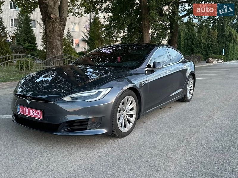 Ліфтбек Tesla Model S 2017 в Луцьку