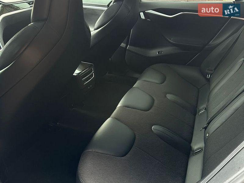 Ліфтбек Tesla Model S 2017 в Луцьку