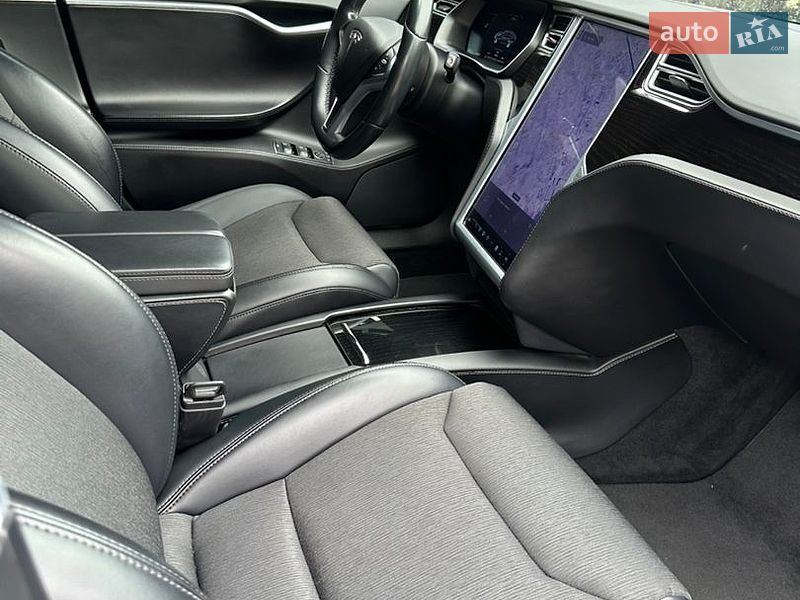 Ліфтбек Tesla Model S 2017 в Луцьку