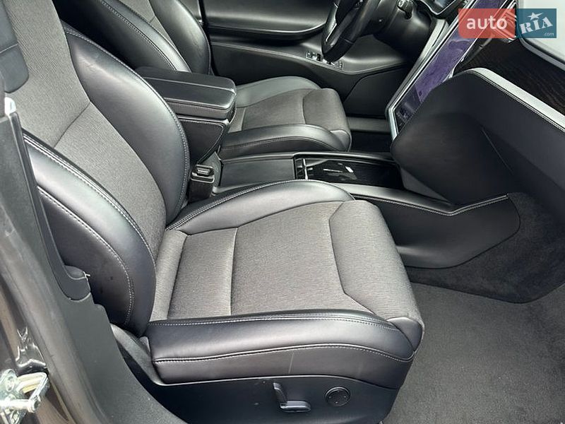 Ліфтбек Tesla Model S 2017 в Луцьку