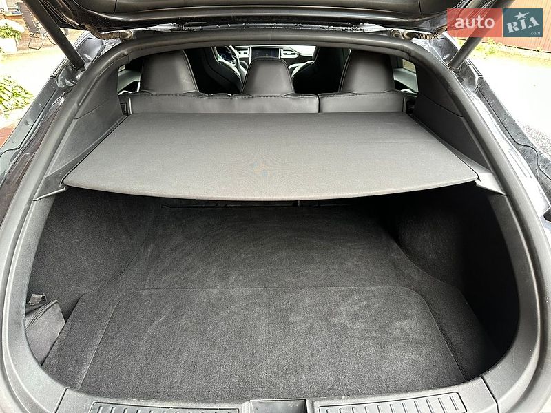 Ліфтбек Tesla Model S 2017 в Луцьку