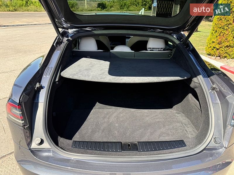 Лифтбек Tesla Model S 2022 в Первомайске