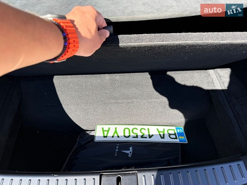 Лифтбек Tesla Model S 2022 в Первомайске
