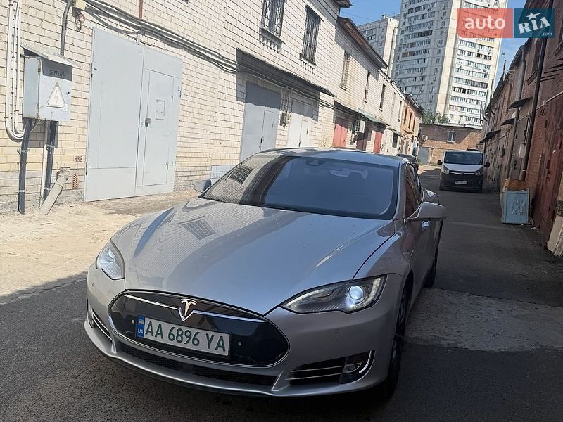 Лифтбек Tesla Model S 2015 в Львове фото 2 Лифтбек Tesla Model S 2015 в Львове