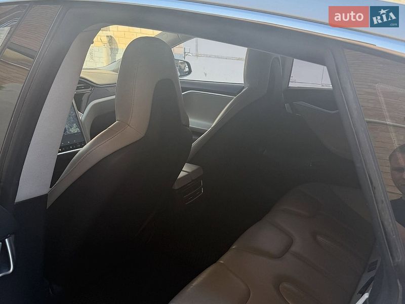 Лифтбек Tesla Model S 2015 в Львове фото 9 Лифтбек Tesla Model S 2015 в Львове