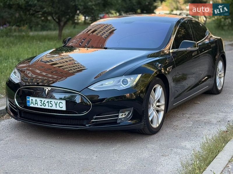 Tesla Model S 2014