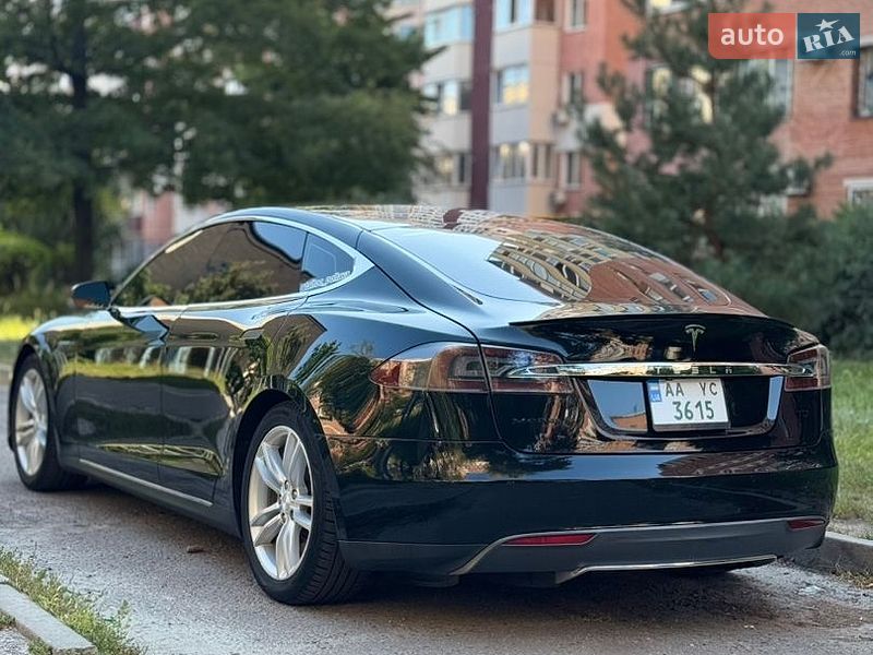 Лифтбек Tesla Model S 2014 в Полтаве