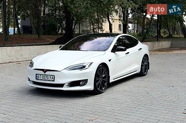 Ліфтбек Tesla Model S 2017 в Тернополі