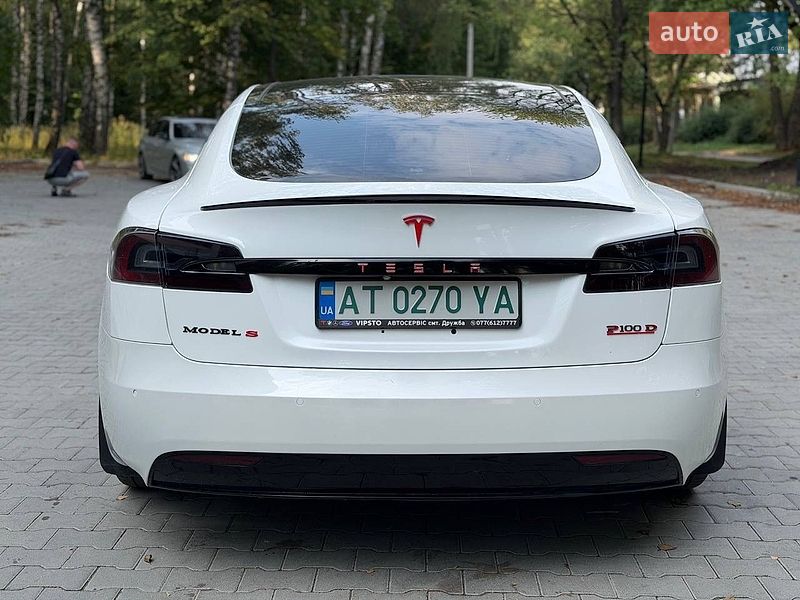 Ліфтбек Tesla Model S 2017 в Тернополі