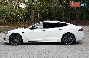 Ліфтбек Tesla Model S 2017 в Тернополі