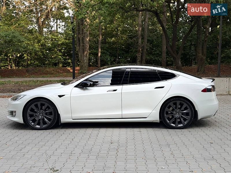 Ліфтбек Tesla Model S 2017 в Тернополі
