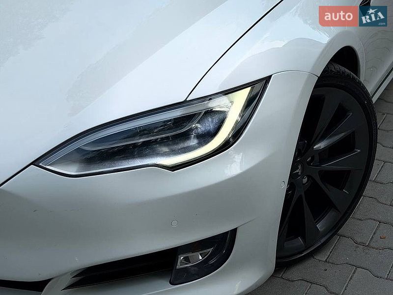 Ліфтбек Tesla Model S 2017 в Тернополі