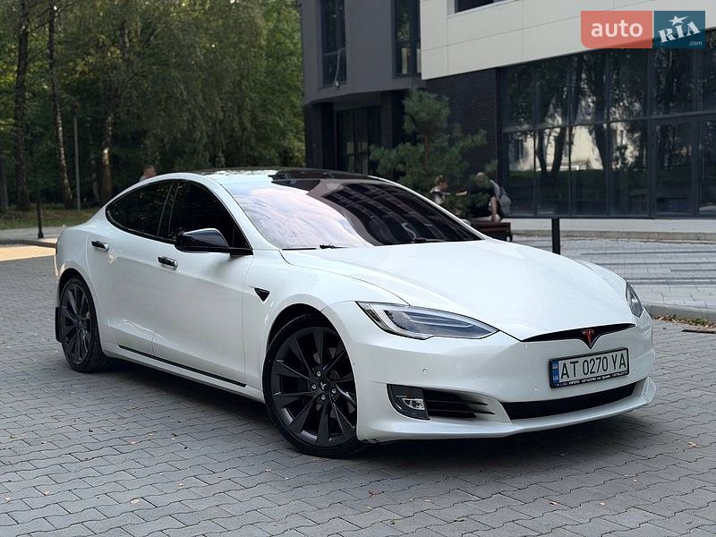Ліфтбек Tesla Model S 2017 в Тернополі