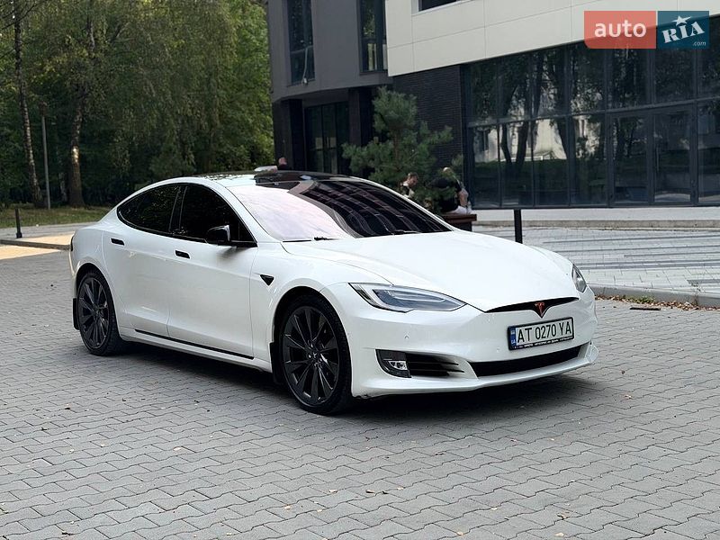 Ліфтбек Tesla Model S 2017 в Тернополі