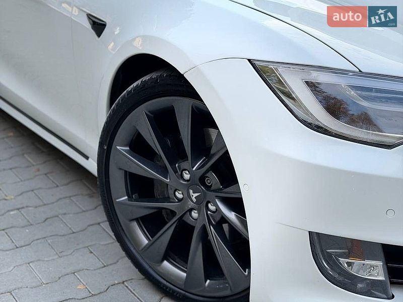 Лифтбек Tesla Model S 2017 в Тернополе