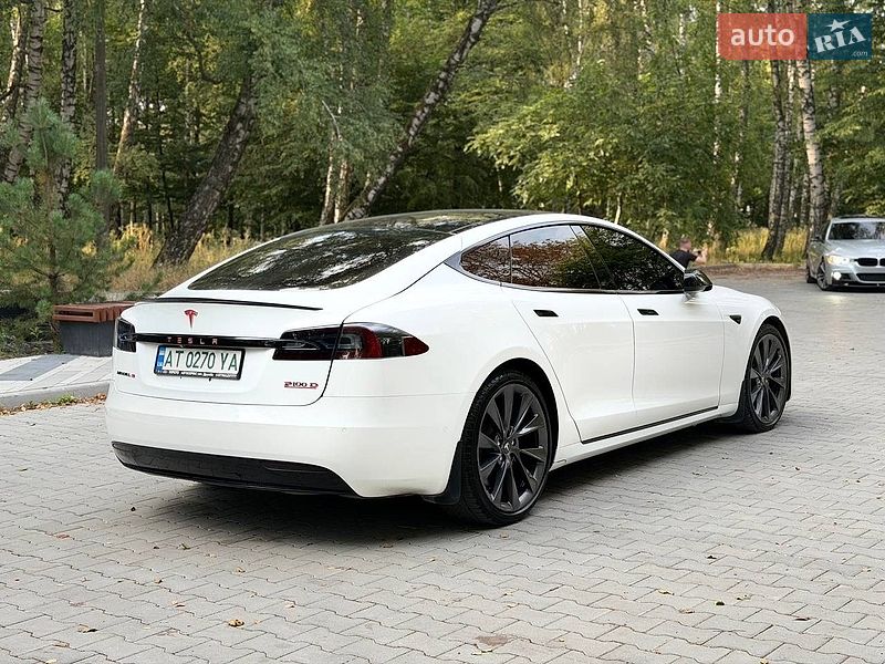 Ліфтбек Tesla Model S 2017 в Тернополі